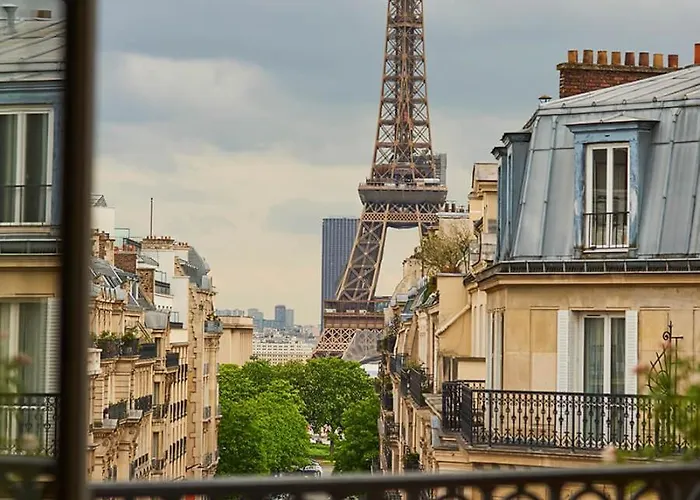 New Paris Trocadero - Eiffel Tower